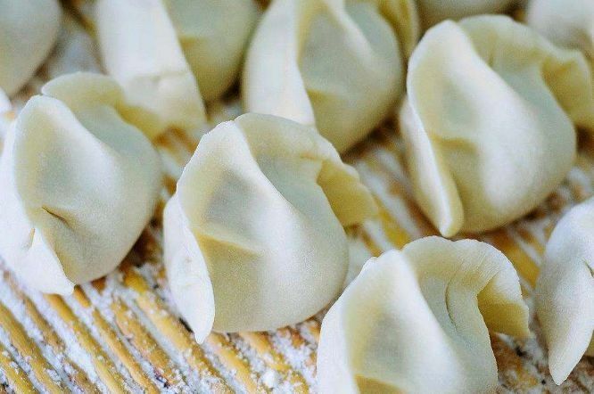 煮饺子时，不要开水直接下锅！多做1步，不粘锅不破皮，爽滑筋道