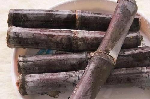 水果|湿气重的人平时尽量多吃4种水果，助你排出体内湿气，远离大肚腩