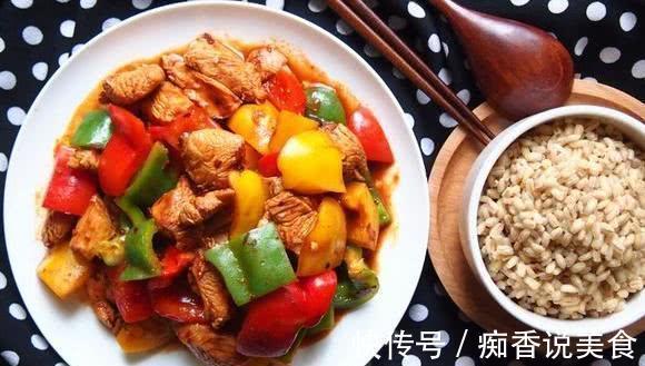 天气逐渐变冷，大厨教你做三道家常菜，晚上下班做给家人吃哦！