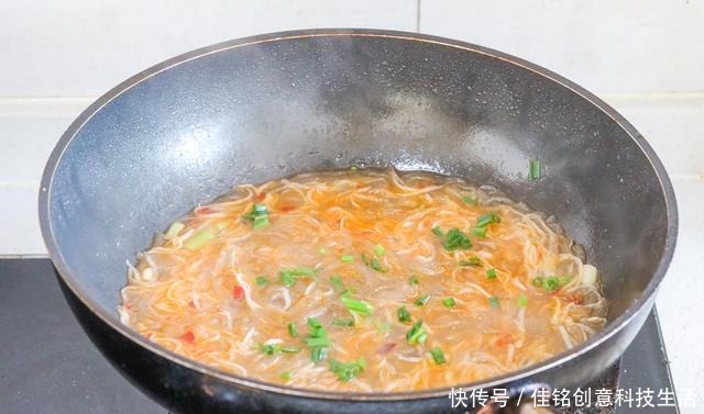 农村|农村大伯每天拿它当饭吃,城里人想吃只能咽口水,真羡慕