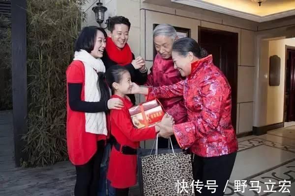 真人版|3兄弟爷爷与3胞胎孙女见面,6人面面相觑,网友:真人版套娃?