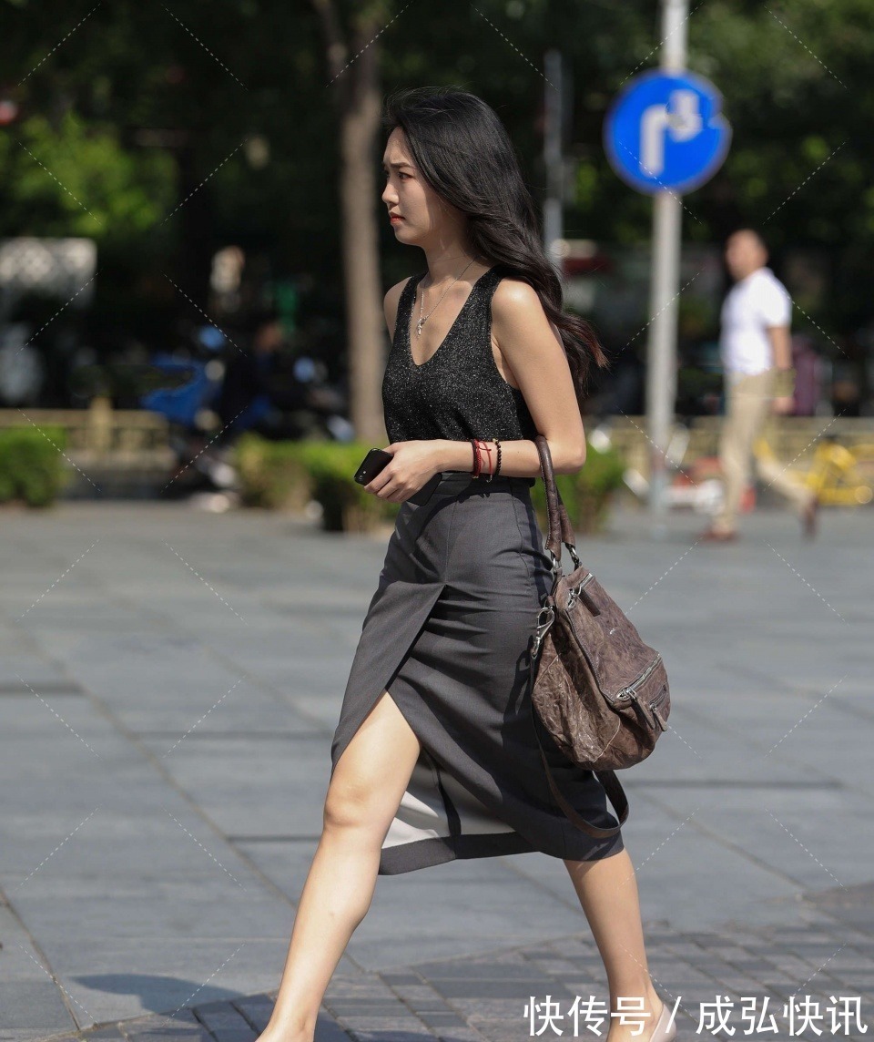 衬衫 米色和桃粉色的配色,丰富而又有层次,显得成熟稳重又优雅精致