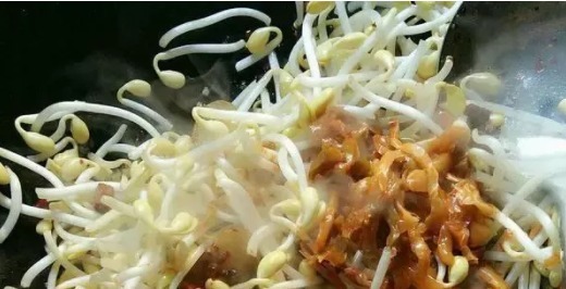 这道菜在餐馆吃太贵,自己做30元搞定,麻辣鲜香超下饭!