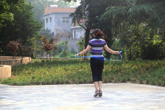 膝盖|每天跳一跳,心脏好了、肌肉壮实了、肚腩都“跳掉”啦!秋冬最好的运动,快做起来