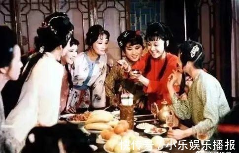 红楼梦&宝玉心里藏着无数女孩儿,黛玉却不吃醋,贾母一语点破