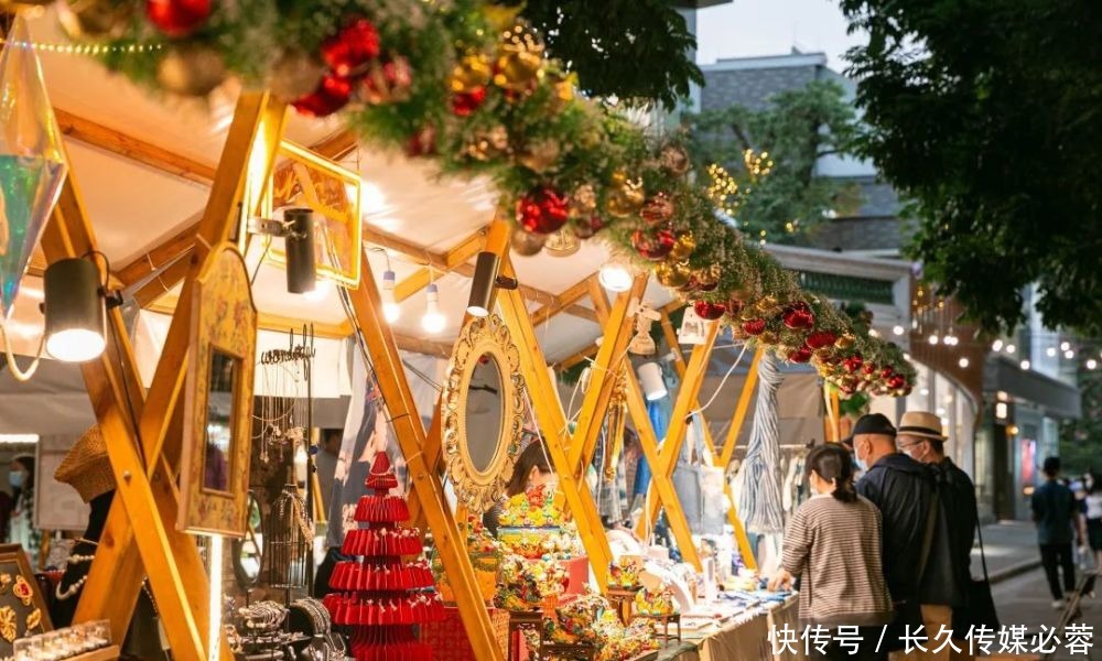  岭南天地|地铁直达看光影艺术，“神秘发光巨兔”华南首展等你来撸兔！