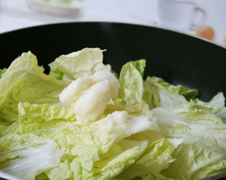 秋天多给家人这样吃白菜，不和面不擀面，清香柔软，汤也很鲜