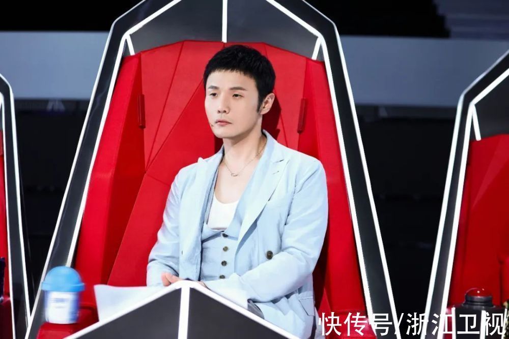 《2021中國好聲音》導(dǎo)師對決首戰(zhàn)打響,李榮浩廖昌永率先出戰(zhàn)點燃舞臺