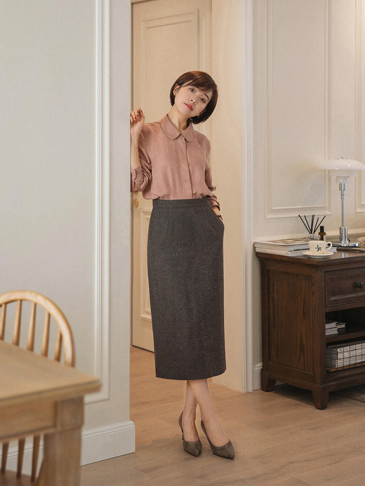 针织衫|秋冬知性内搭怎么穿?条纹衬衫+黑色直筒裤,保暖又百搭