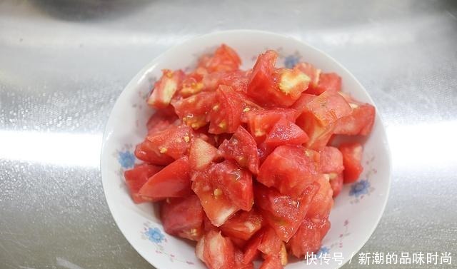  少许|适合立秋后的2道番茄菜，5分钟出锅少油盐，酸爽开胃真养眼