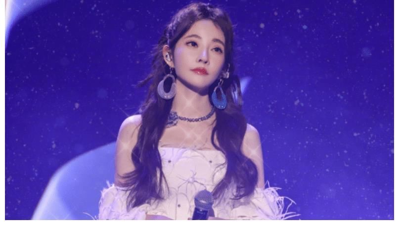 众星云集B站跨年，张艺兴薛之谦也参加，冯提莫重现电影主题曲