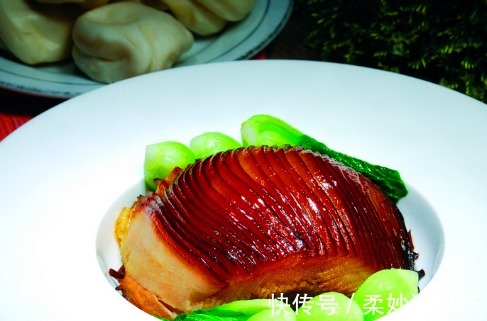 大厨教你正宗扣肉做法，肥而不腻，看得直流口水，在家就能自己做