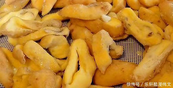 这食材很常见,一块多钱一斤,多买些放冰箱一冻再一蒸,老好吃了