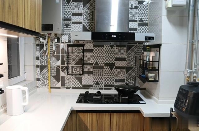 电视|越来越流行不做电视墙,学她家装修,入住三个月生活幸福美满