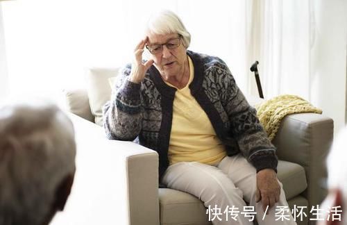 预防老年痴呆|老人若有4种异常,或是老年痴呆的前兆,家里有长辈的,需留意
