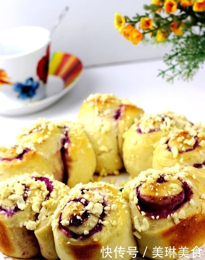 此食材是天然的“养颜品”,加入面包里格外好吃,撒上酥粒超完美