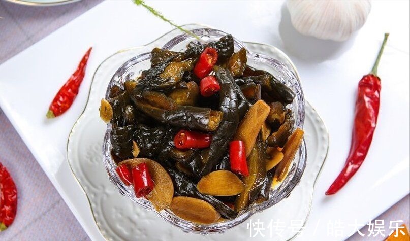 腌黄瓜，不要直接加盐腌，多做1步，黄瓜爽脆又入味，当天就能吃