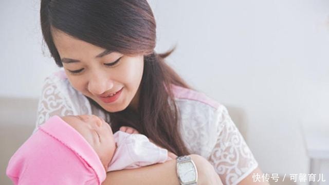 坐完月子要上班,想让姥姥看娃,爸爸坚持让奶奶带,该让谁看?