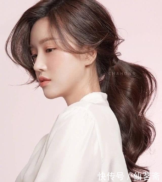 女人|40多岁的女人发型应该洋气,还是高贵的好?千万别烫会惊艳全场