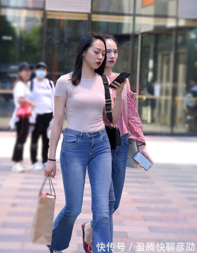 裤型|灰绿色连衣裙搭配防晒外套，简单时尚，美丽动人