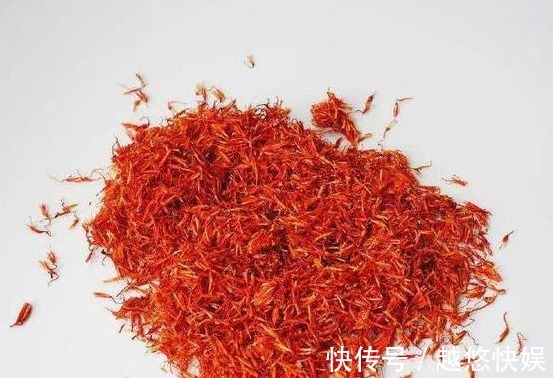 白发|天天吃补药,不如睡前泡脚,泡脚水里加点料,预防白发,延年益寿