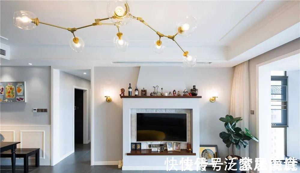 实木|都2021年了,你家还在用瓷砖踢脚线?答应我,请把它换了吧!