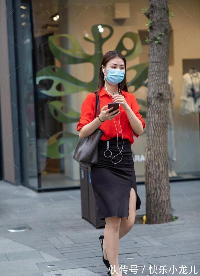 衬衣 红色衬衫搭配黑色半身裙,尽显职业范儿,优雅干练,高级感十足