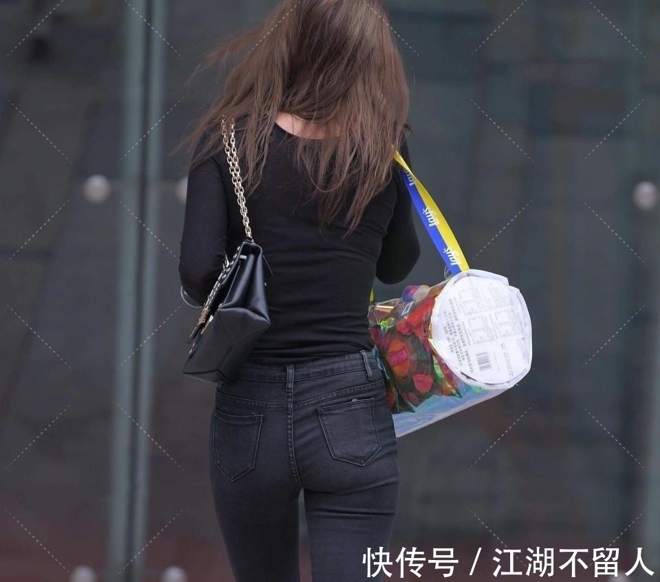 玄色 优雅的北方女孩，散发着独特的味道，30岁的姐姐还可以乘风破浪