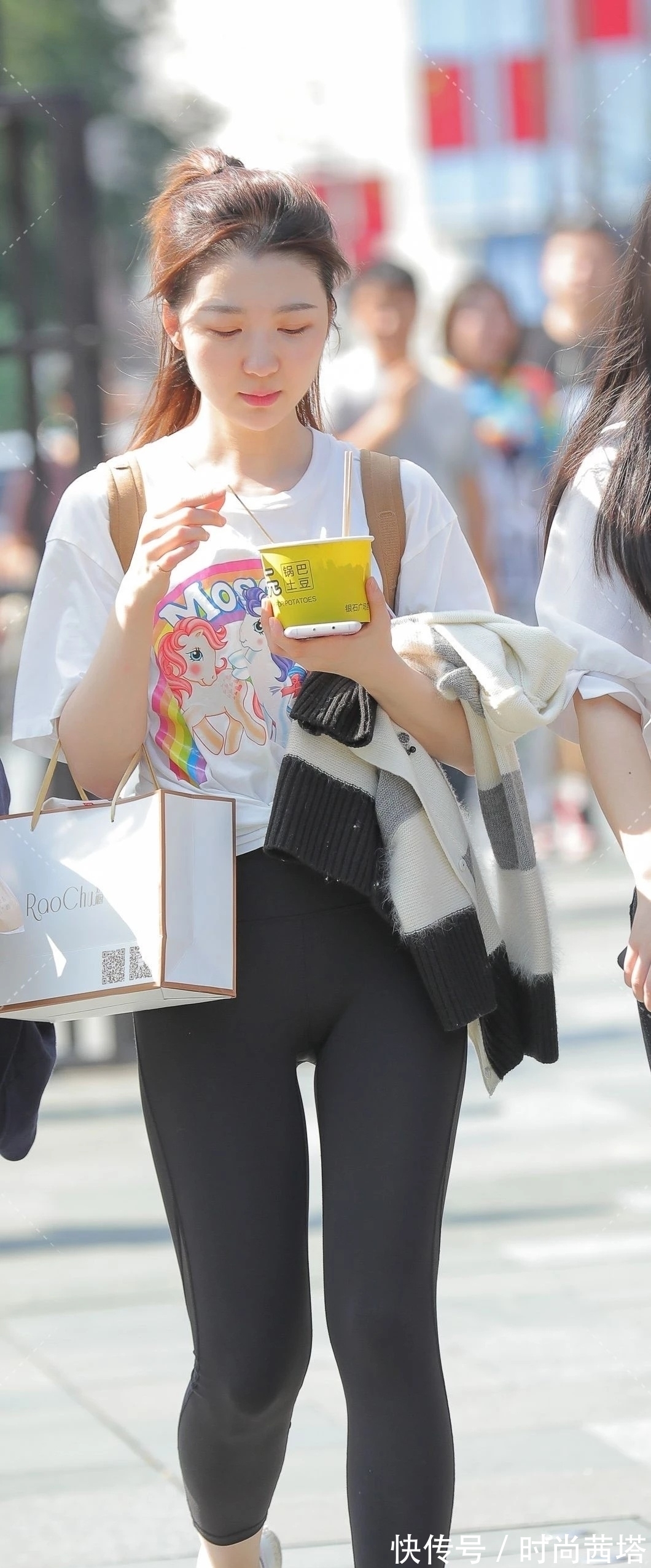 百搭|舒服贴心打底裤,透出女人魅力装扮很显瘦百搭,彰显文艺简约感