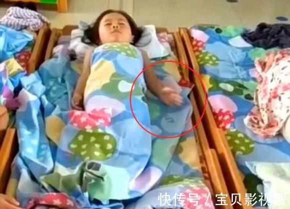 宝妈|女儿在家从不午睡,老师却说在幼儿园很乖,妈妈查看监控后心疼了