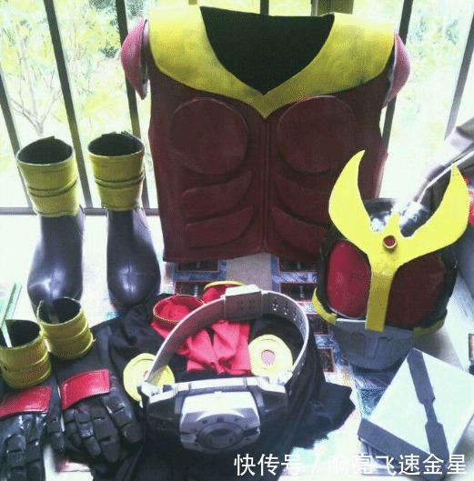 皮套|假面骑士民间神级coser,拿“扑克牌”糊头盔,帝骑皮套露脖子