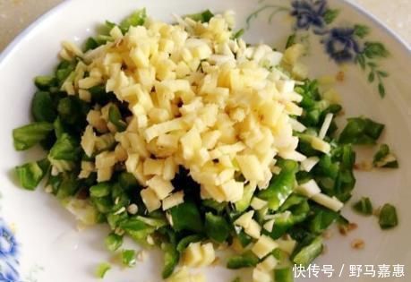 烹饪方法|炒丝瓜时,直接下锅是不对的,教你1个妙招,丝瓜不发黑更翠绿