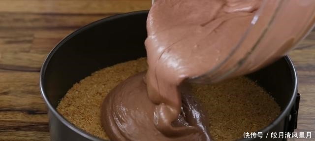 我们教你如何用饼干做蛋糕底,我们可以不用烤箱做米其林基本甜点