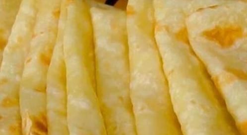 烙饼和面时,多加这1样,烙出来的饼香软又劲道