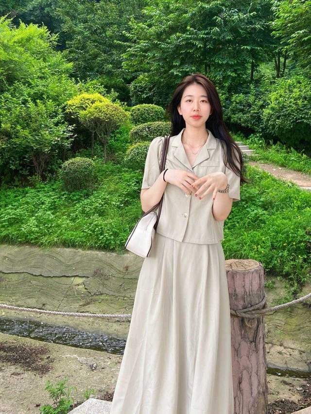 淡雅 40+女生秋天备这3条裙子,搭配西服、针织衫更优雅,时髦又减龄