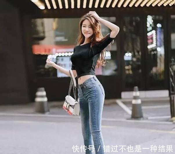 知性优雅的牛仔裤美女，年轻又漂亮，展现浪漫情怀！