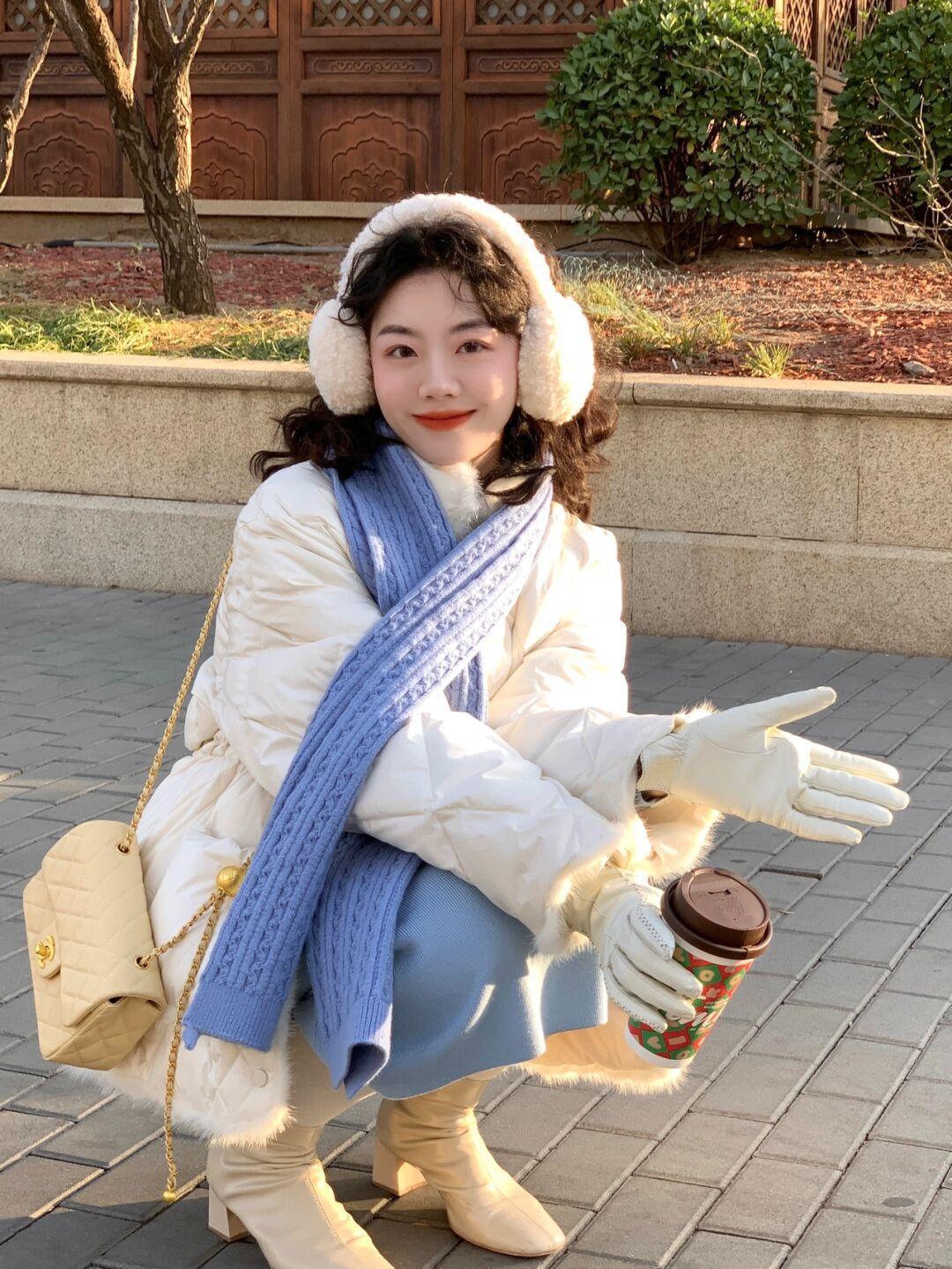 颜色|女人会穿才会更美,达人都喜欢这4款实用羽绒服,值得借鉴