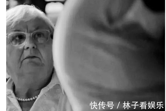 游客|他三年没上大便活活憋死,巨型大肠被放博物馆展览,吸引百万游客