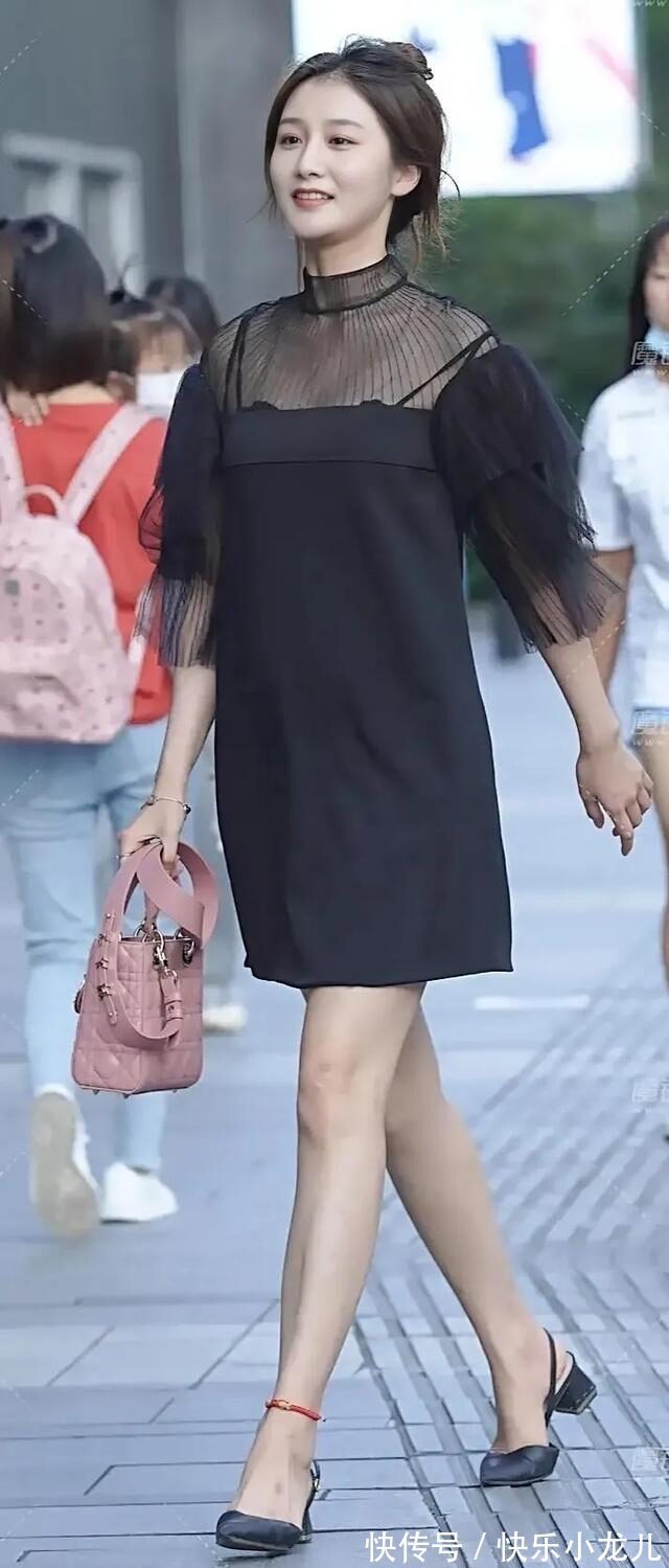 穿搭 黑色穿搭的小姐姐,自然的美 吸引的美