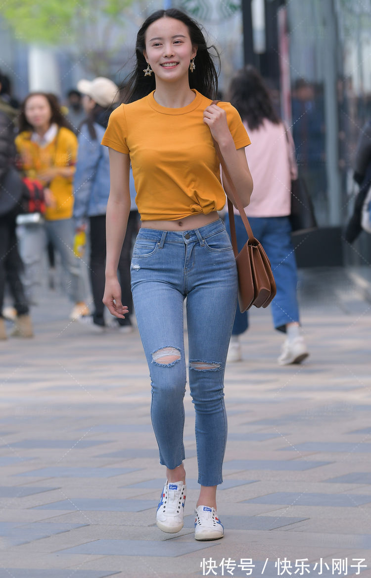 牛仔裤 低腰牛仔裤穿出好身材,彰显出年轻的美和活力,尽显十足女性气息