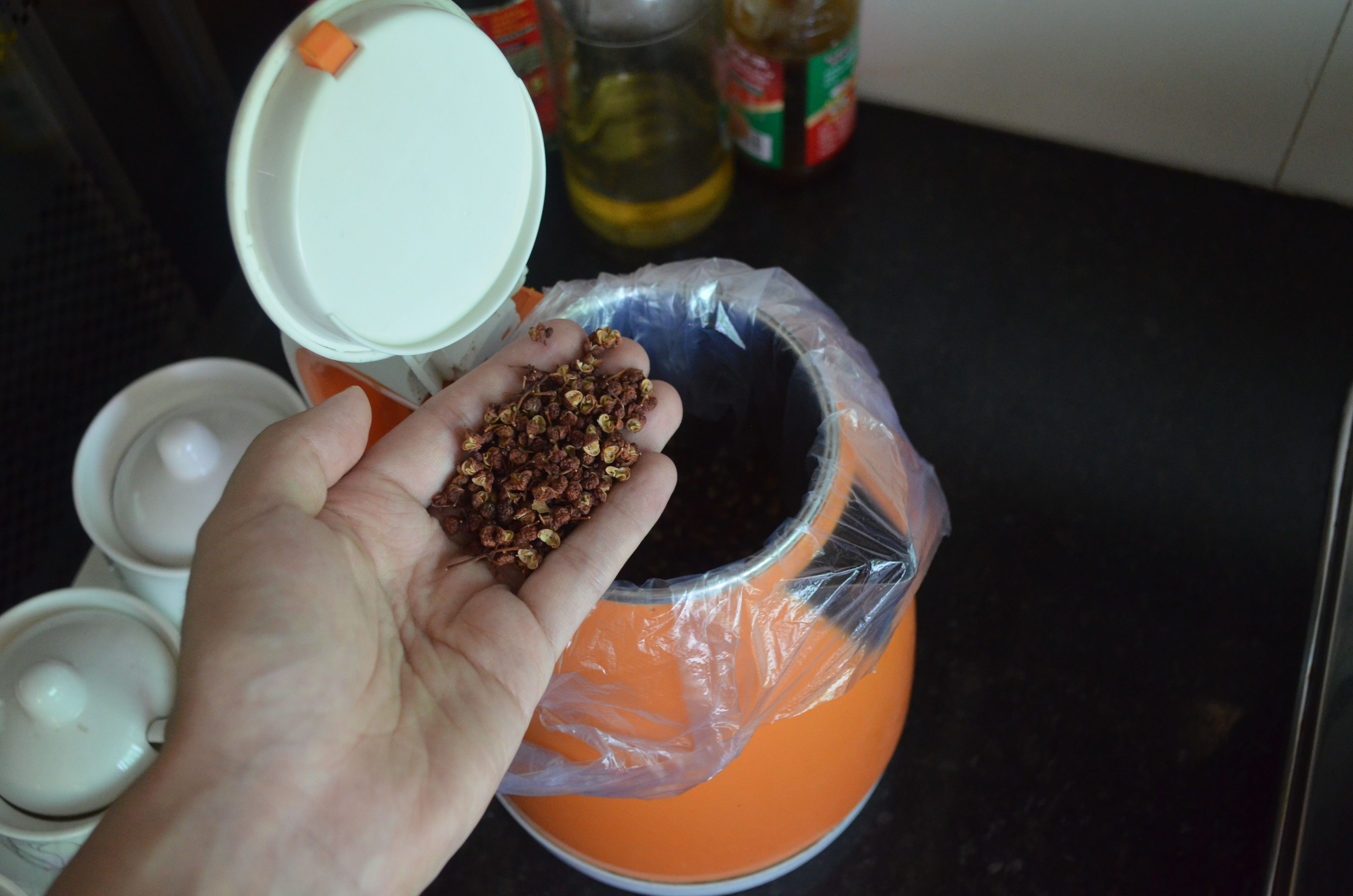 妙用|电热水壶旧了千万别扔,记住这3个小妙用,省事又方便!