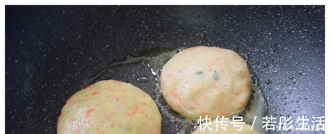 土豆片|最简单快速的早餐饼，不揉面，不擀面，筷子搅一搅，做法简单！