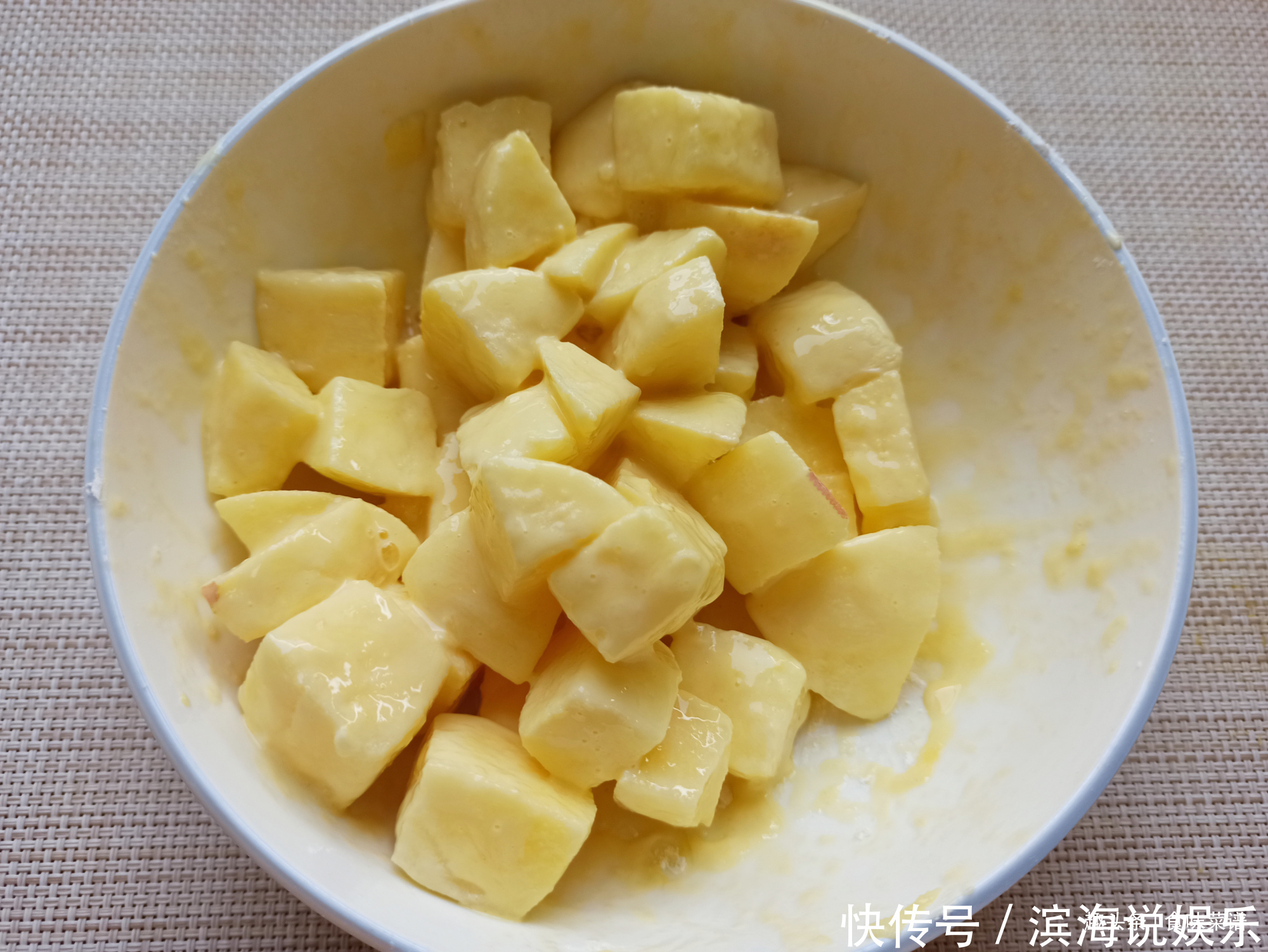 记忆|苹果最好吃的做法,加上鸡蛋搅一搅,酥脆香甜,孩子常吃增强记忆