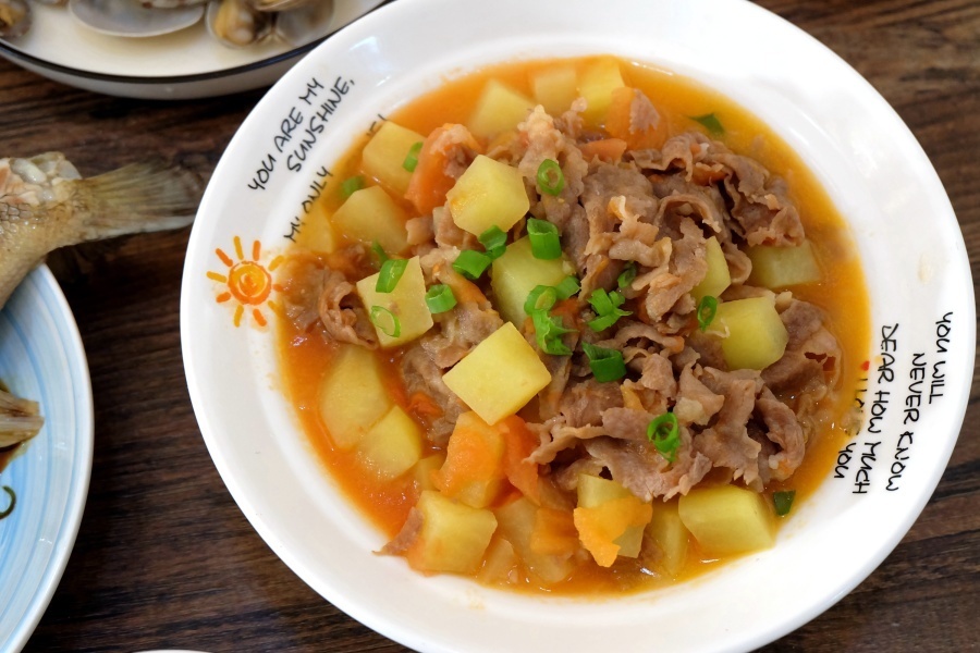 晒我家午餐,妈妈忙活一小时,家常菜营养美味,花钱不多全家爱吃