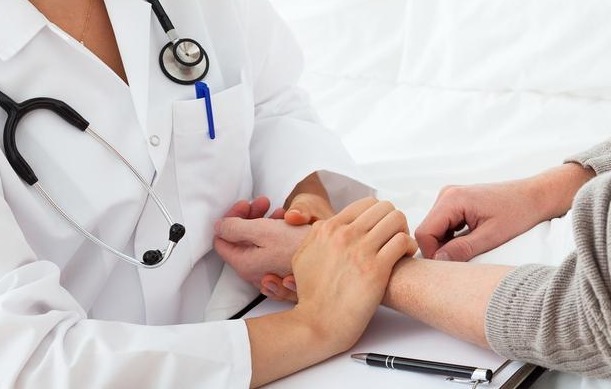 白带|22岁女孩宫颈癌去世！医生惋惜月经不调1年了，咋不检查HPV