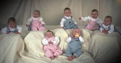 多胞胎|全球首例7胞胎，一天喝42瓶奶粉用52片尿布，23年后他们过成这样