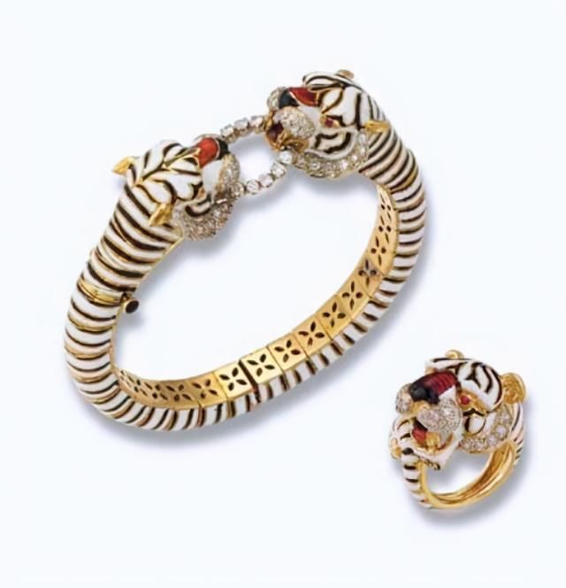 玛格丽特的那些红宝石首饰，此戒指被出售两次，是公主亲自设计的