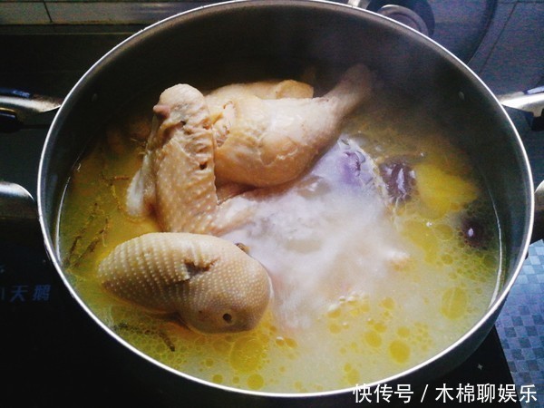 盐调|炖鸡时,放这2种调料等于白炖!很多人都不懂,难怪肉柴又腥气!