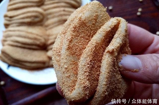 它是我做过最简易的点心,无需烤箱,蒸好擀薄就能吃,香甜好美味!