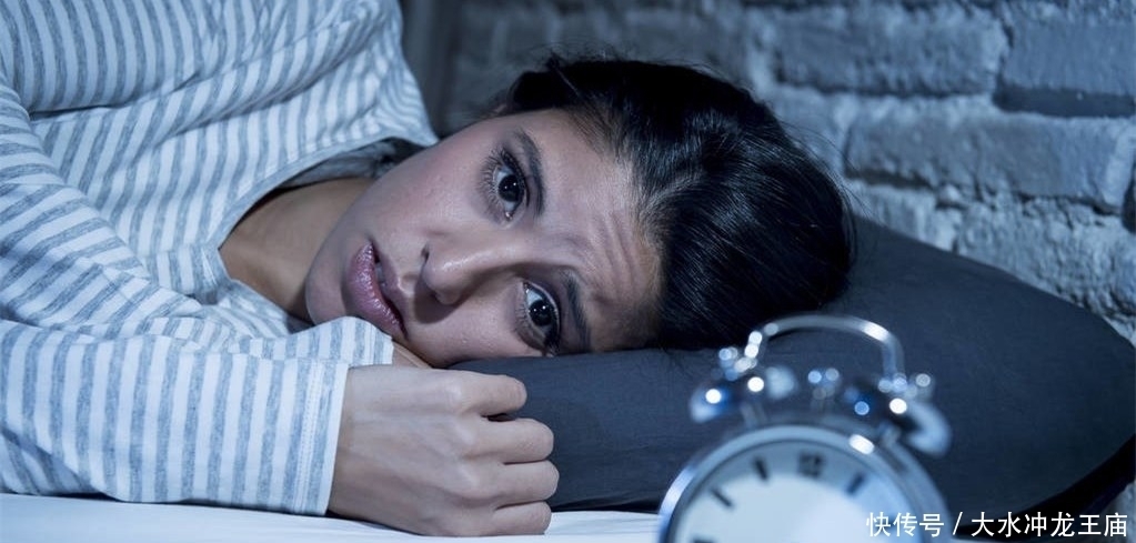 建议|医生建议:失眠的人,可以尝试喝1种水,或能帮助改善睡眠质量